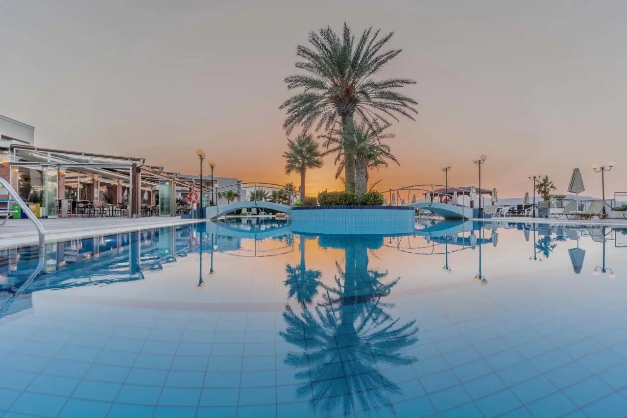 Kresten Palace — HYDRAMIS PALACE