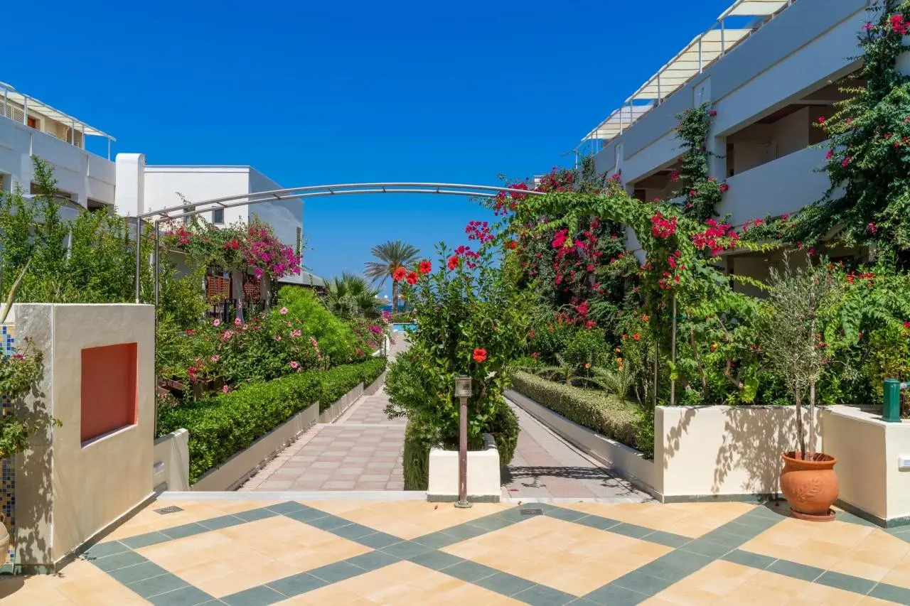 Kresten Palace — HYDRAMIS PALACE