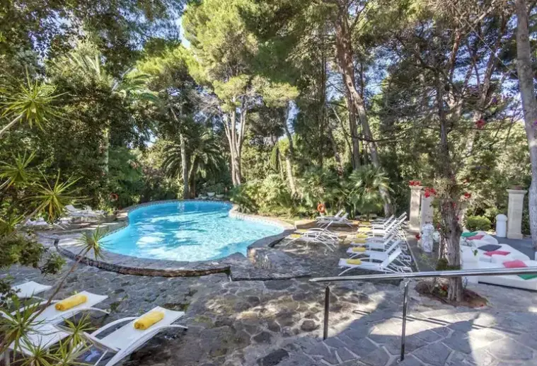 Basen w hotelu Lago Garden & Spa