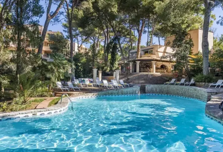 Basen w hotelu Lago Garden & Spa