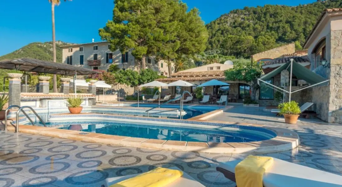 Basen w hotelu Landhotel Monnaber Nou