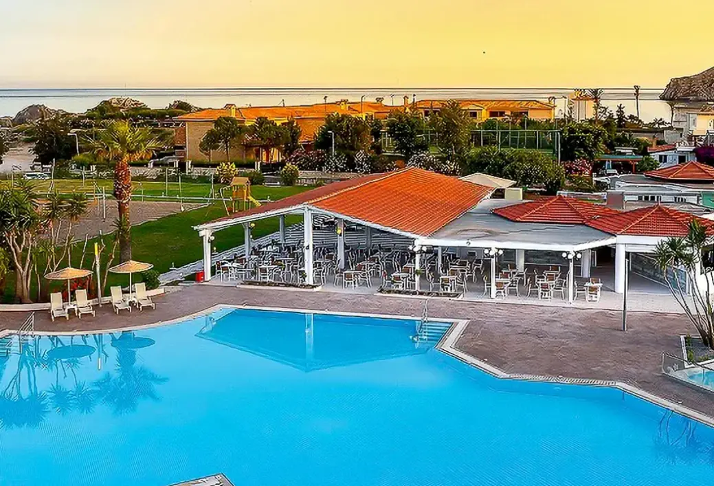 Basen w hotelu Leonardo Kolymbia Resort