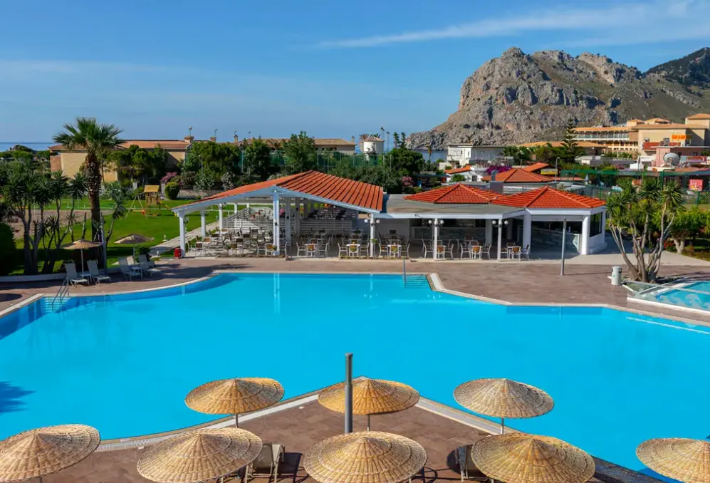 Basen w hotelu Leonardo Kolymbia Resort