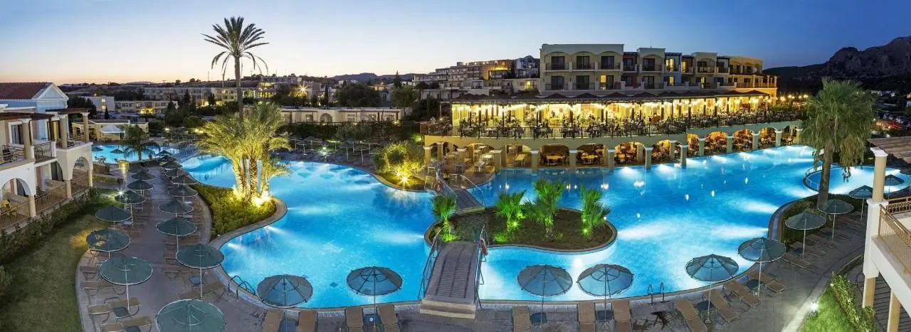 Basen w hotelu Lindos Imperial Resort & Spa