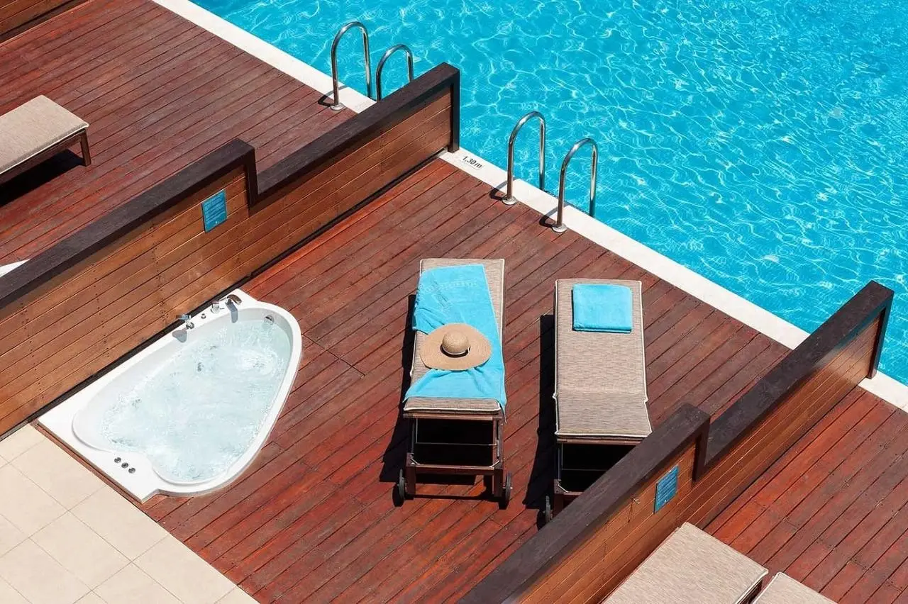 Basen w hotelu Lindos Imperial Resort & Spa
