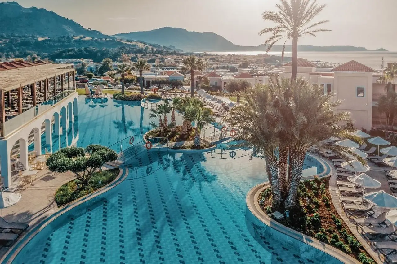 Basen w hotelu Lindos Imperial Resort & Spa