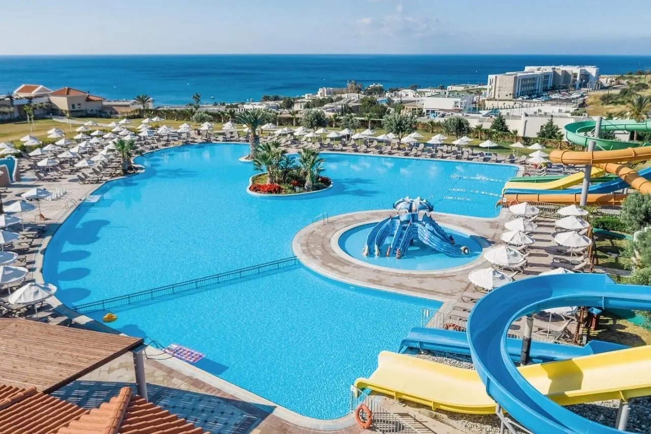 Basen w hotelu Lindos Imperial Resort & Spa