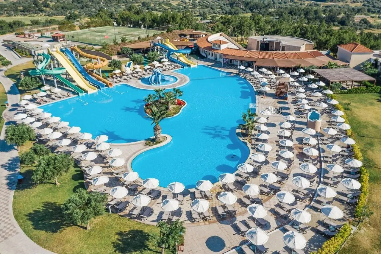 Basen w hotelu Lindos Imperial Resort & Spa