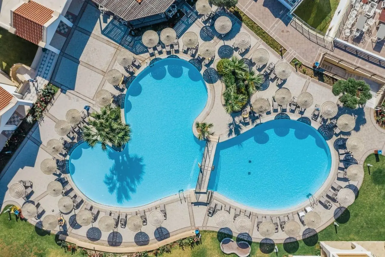 Basen w hotelu Lindos Imperial Resort & Spa