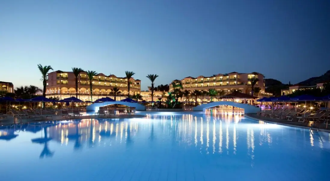 Basen w hotelu Lindos Princess Beach