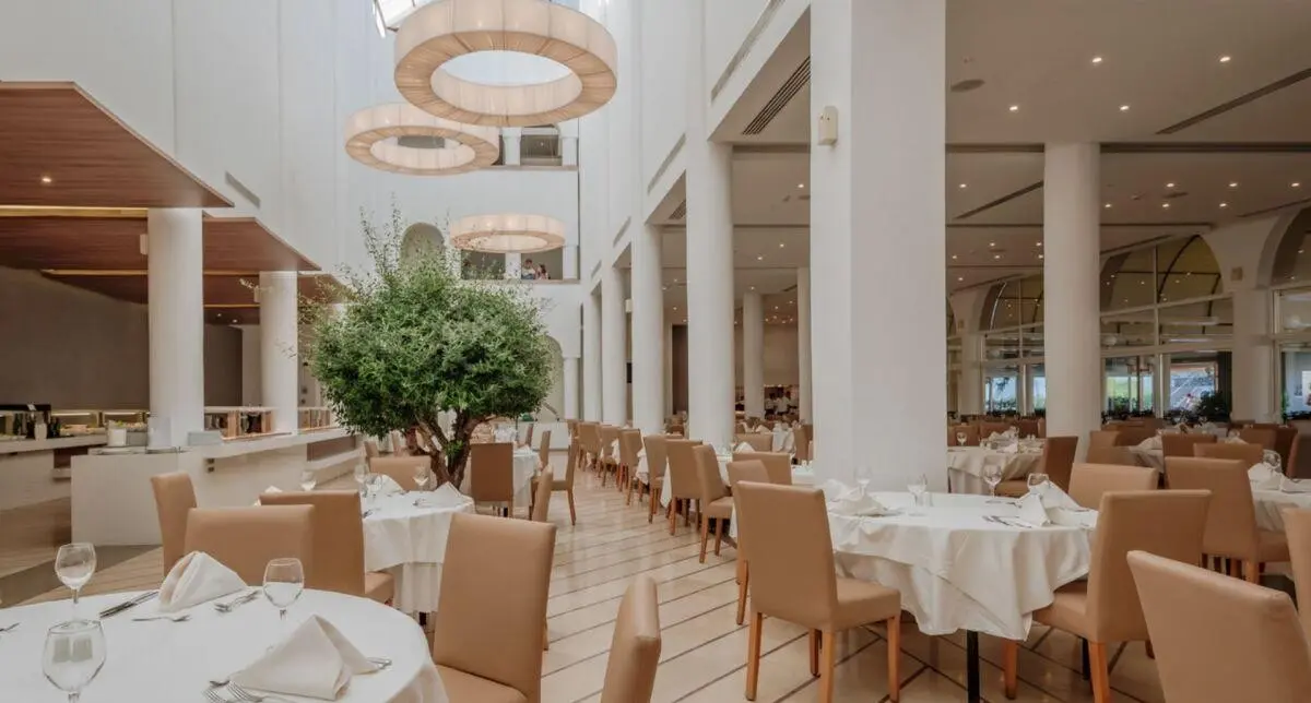 Restauracja i jedzenie w hotelu Lindos Royal