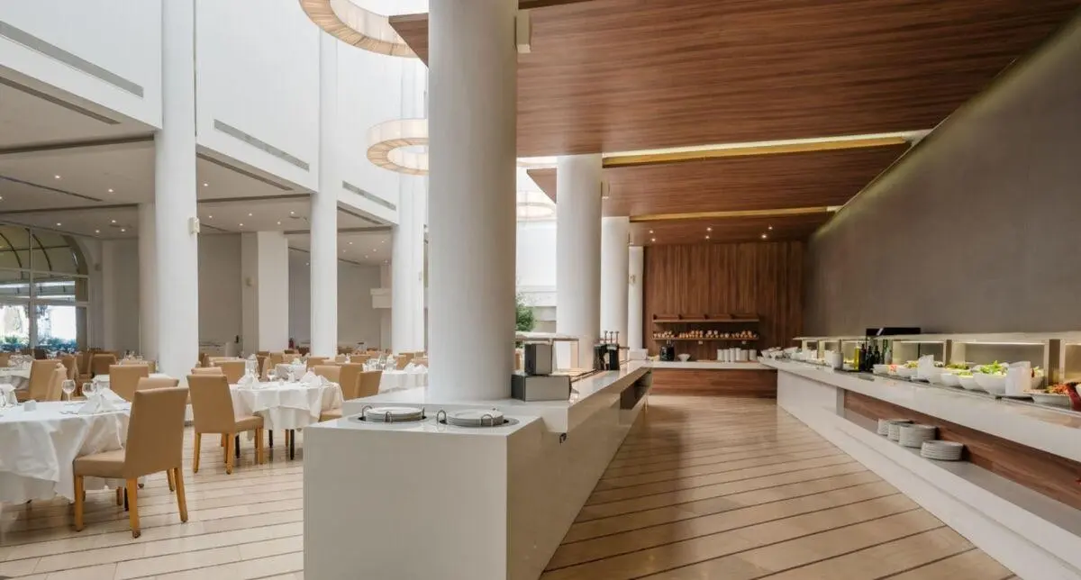 Restauracja i jedzenie w hotelu Lindos Royal