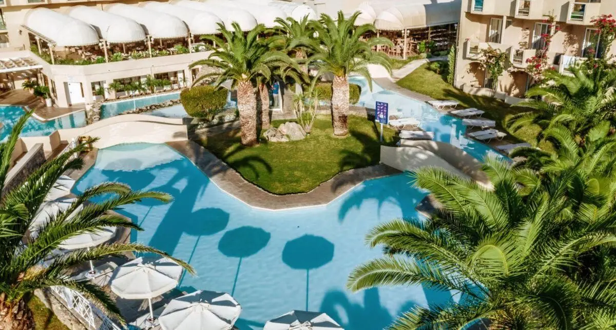 Basen w hotelu Lindos Royal