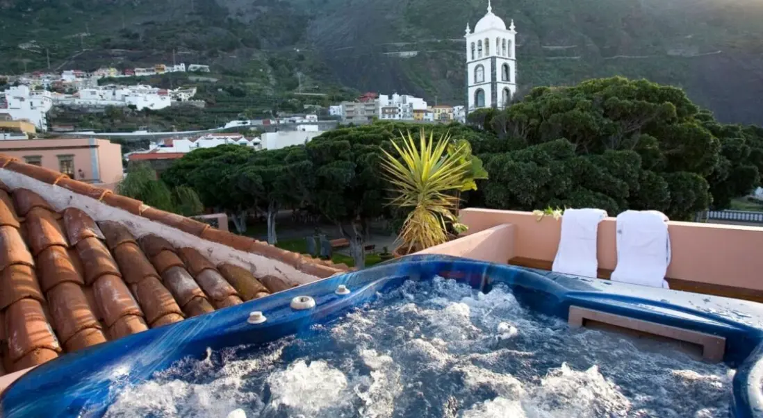 Basen w hotelu Livvo La Quinta Roja
