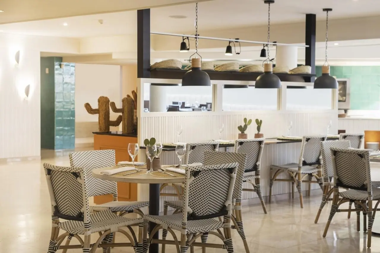 Restauracja i jedzenie w hotelu Luna Park