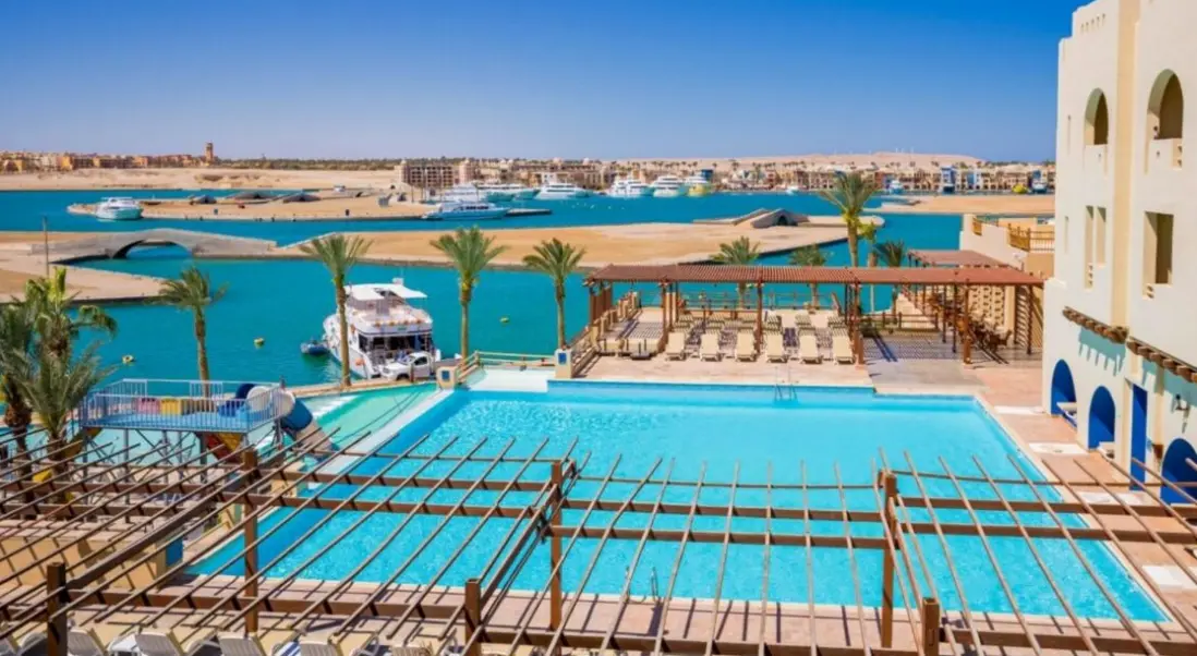 Basen w hotelu Marina Lodge at Port Ghalib