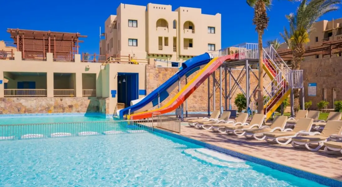 Basen w hotelu Marina Lodge at Port Ghalib