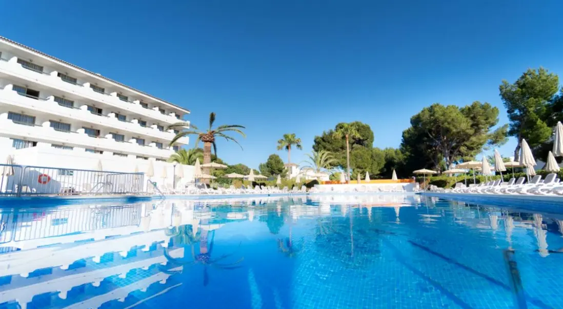 Basen w hotelu Millor Sol