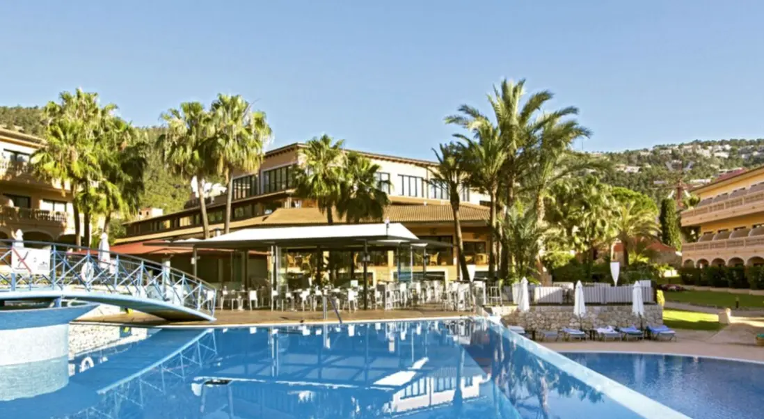 Basen w hotelu Mon Port Hotel & Spa
