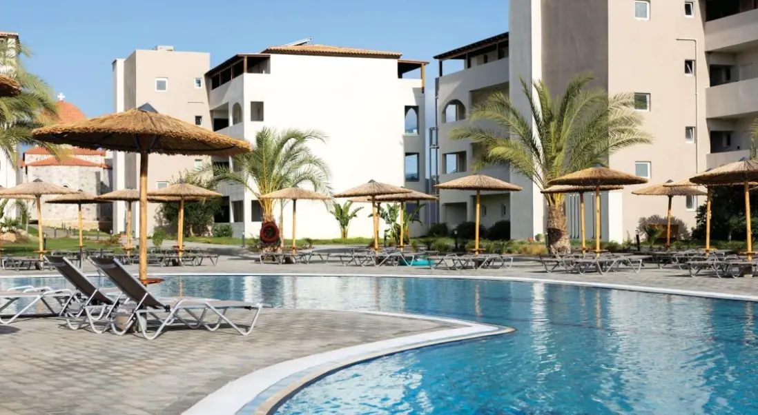 Basen w hotelu Myrina Beach