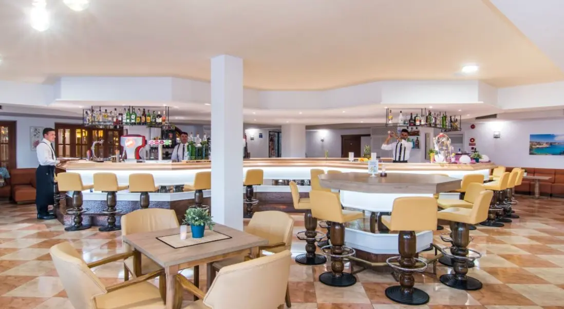 Restauracja i jedzenie w hotelu Na Taconera Sport & Relax