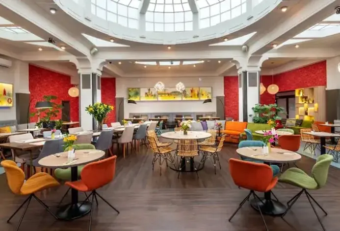 Restauracja i jedzenie w hotelu Nyx Prague