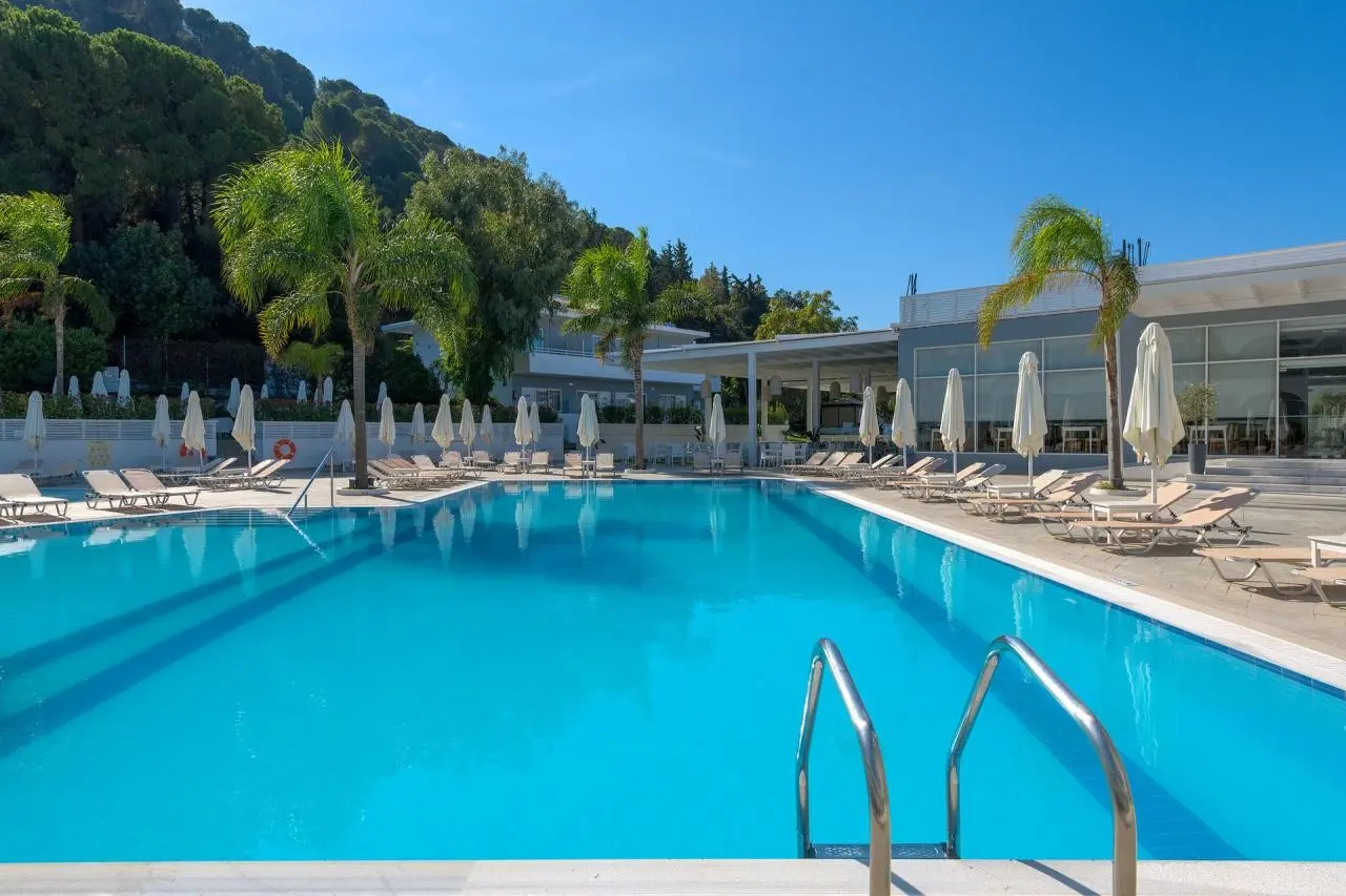 Basen w hotelu Oceanis Park