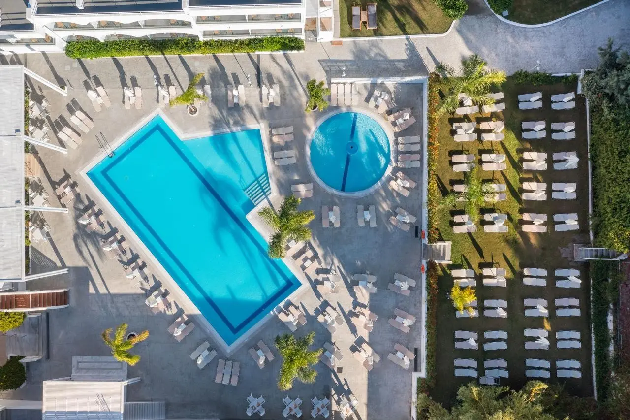 Basen w hotelu Oceanis Park