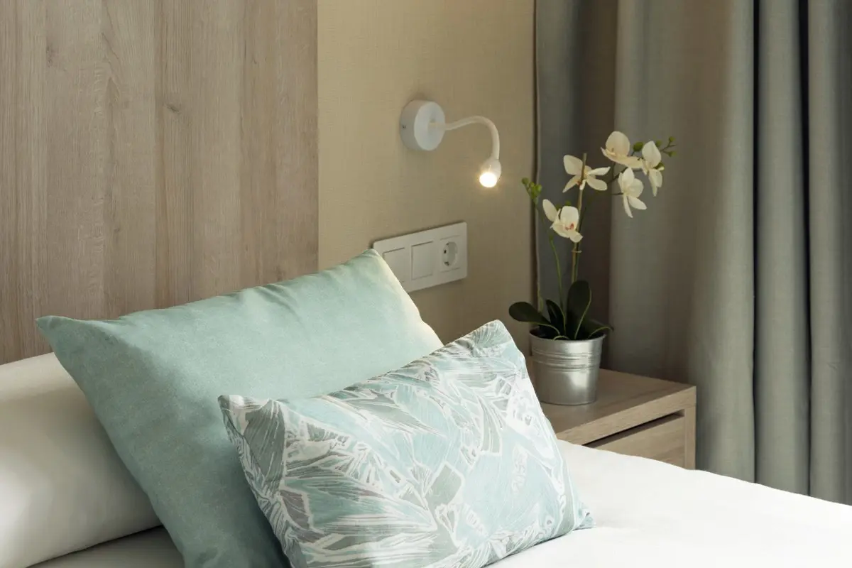 Ona Palmira Paguera — ONA PALMIRA PAGUERA