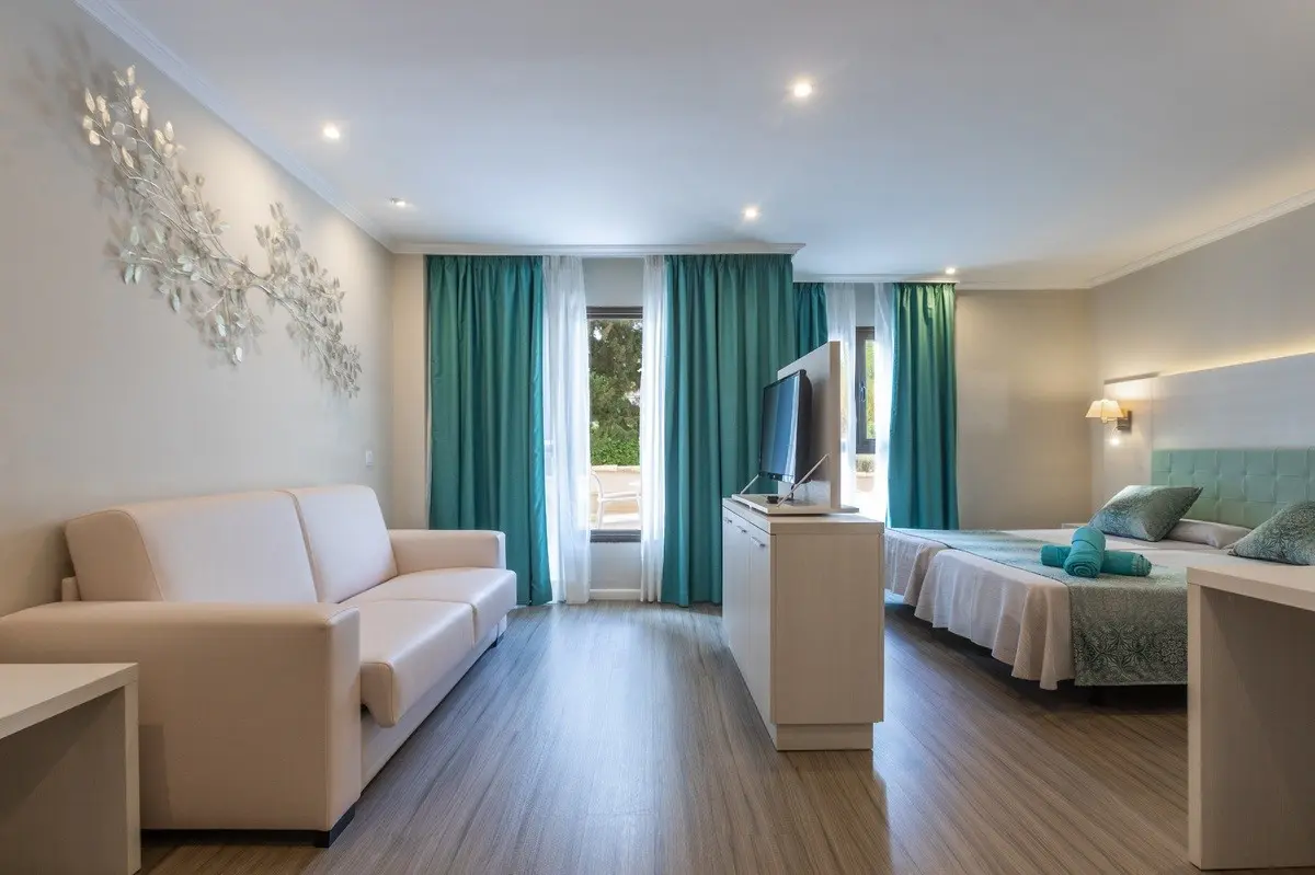 Ona Palmira Paguera — ONA PALMIRA PAGUERA