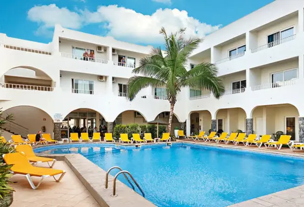 Basen w hotelu Ouril Hotel Pontao