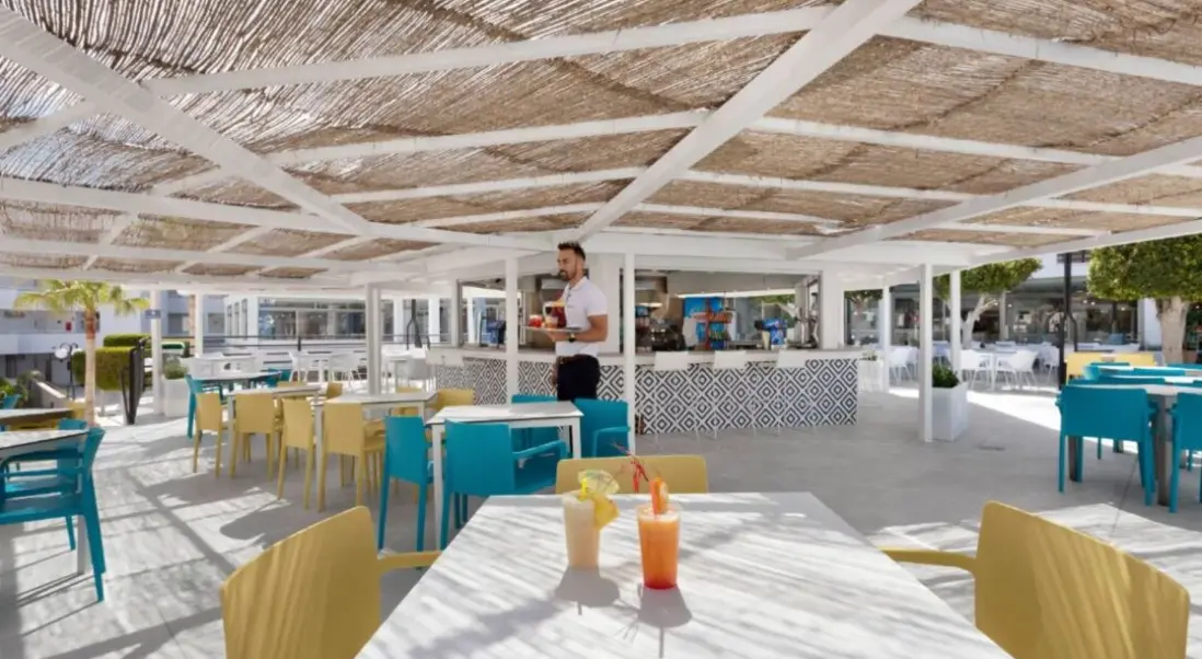 Restauracja i jedzenie w hotelu Palmanova Suites by Trh