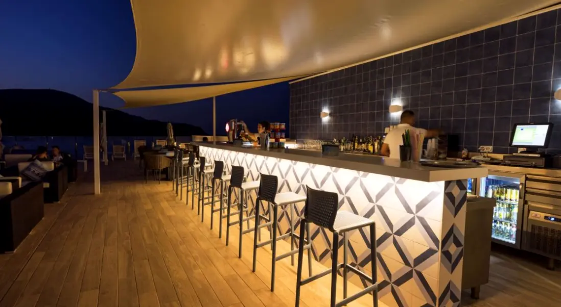 Restauracja i jedzenie w hotelu Parque Nereida Suites Hotel