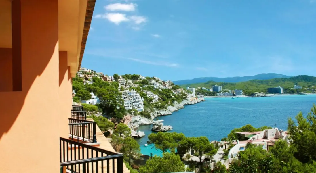Widok z hotelu Petit Cala Fornells