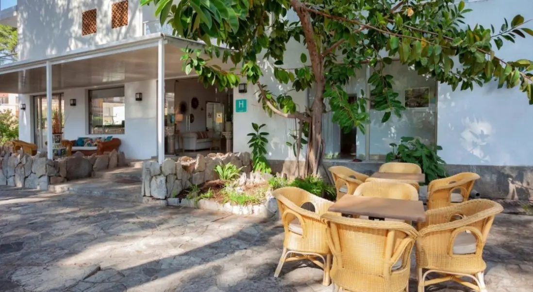 Restauracja i jedzenie w hotelu Petit Garden Hotel by Flacalco