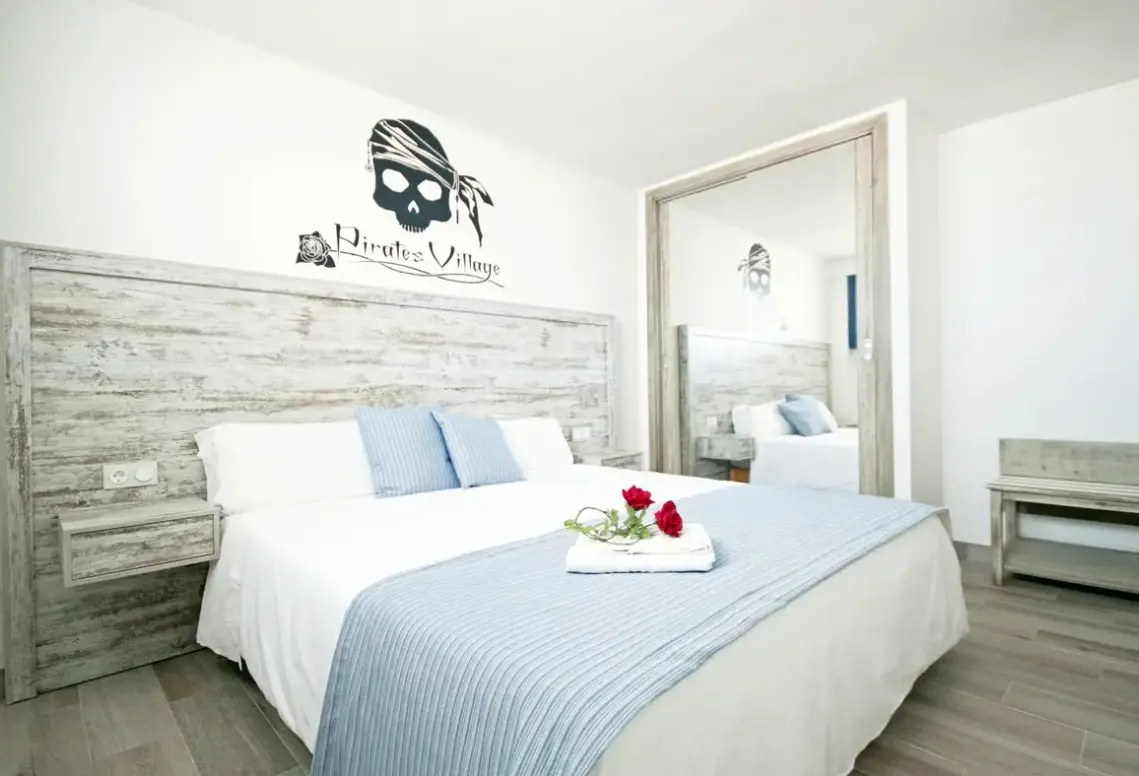 Pokój w hotelu Pirates Village
