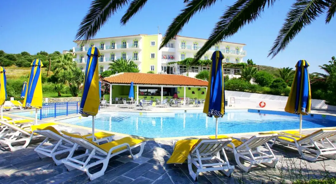 Basen w hotelu Princessa Riviera Resort