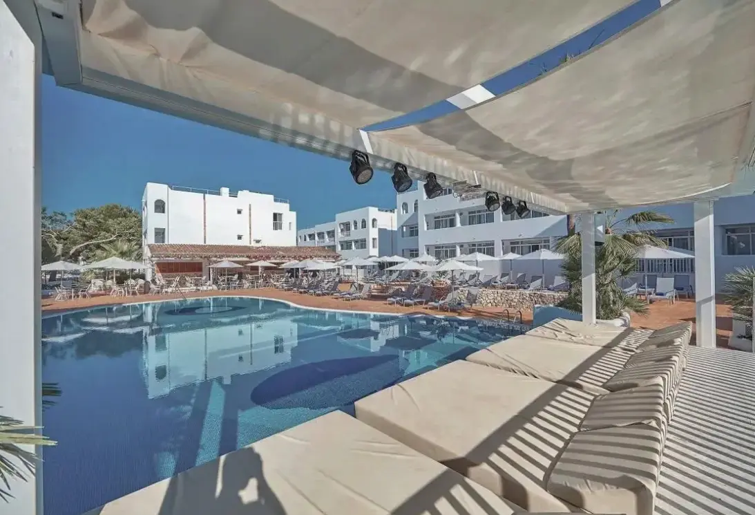 Basen w hotelu Prinsotel Alba