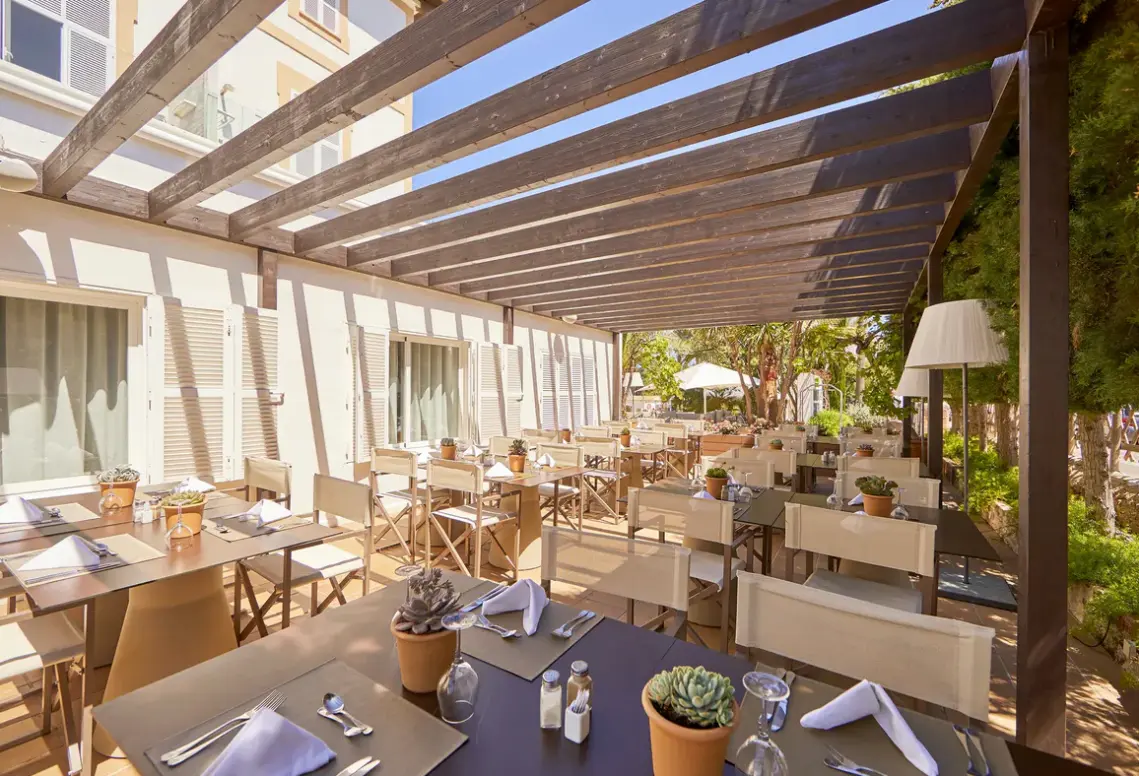Restauracja i jedzenie w hotelu Prinsotel Mal Pas