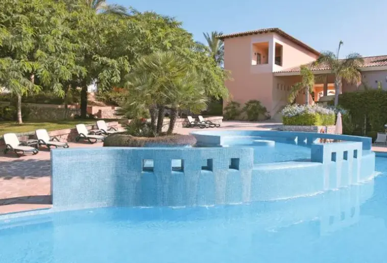 Basen w hotelu Pula Suites Boutique Resort