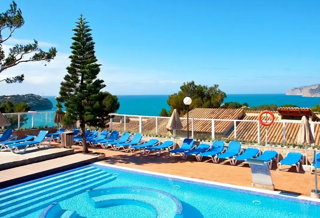Basen w hotelu Purobeach Resort Santa Ponsa
