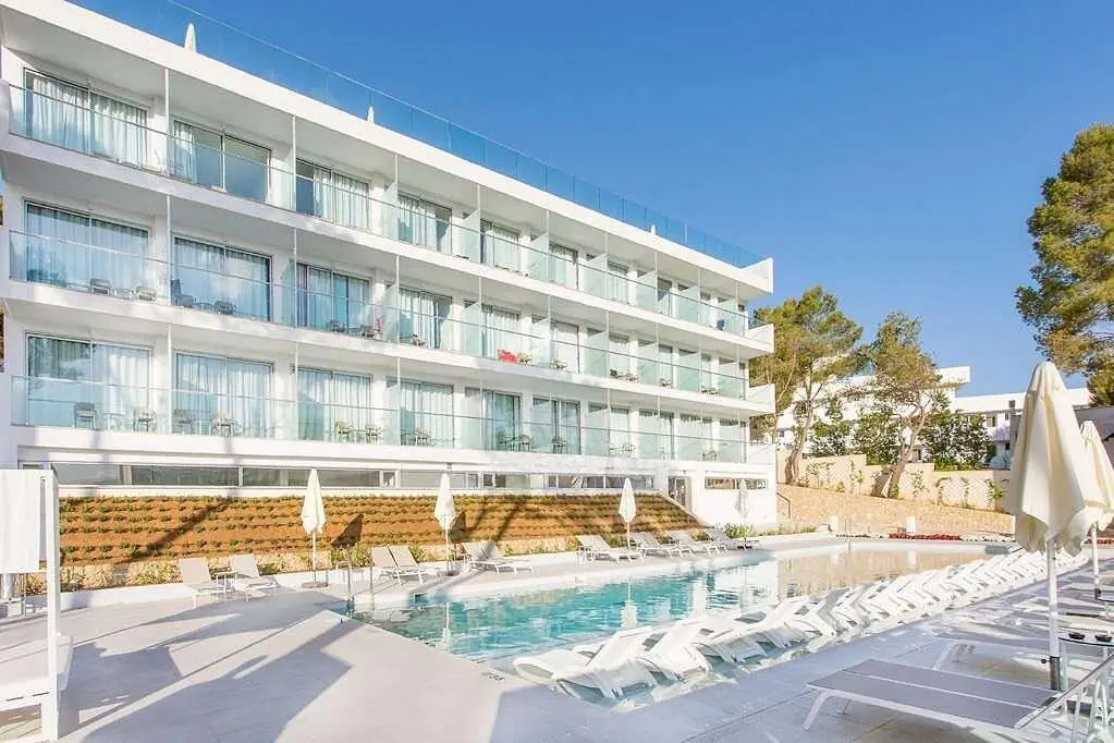 Basen w hotelu Reverence Life Hotel