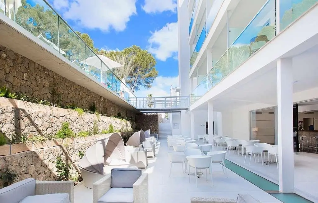 Basen w hotelu Reverence Life Hotel