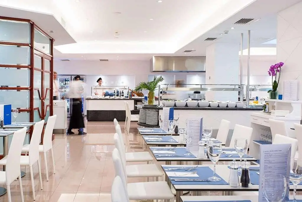 Restauracja i jedzenie w hotelu Reverence Life Hotel