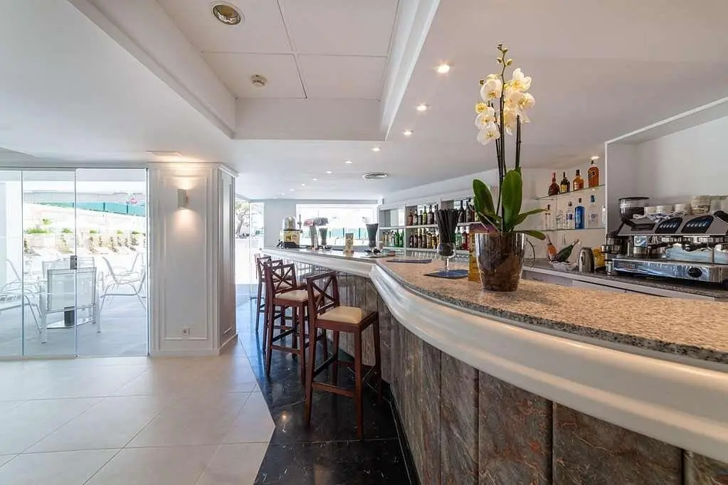 Restauracja i jedzenie w hotelu Reverence Life Hotel