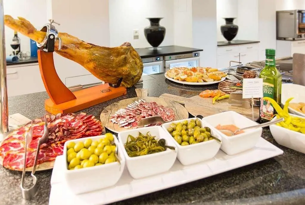 Restauracja i jedzenie w hotelu Reverence Life Hotel