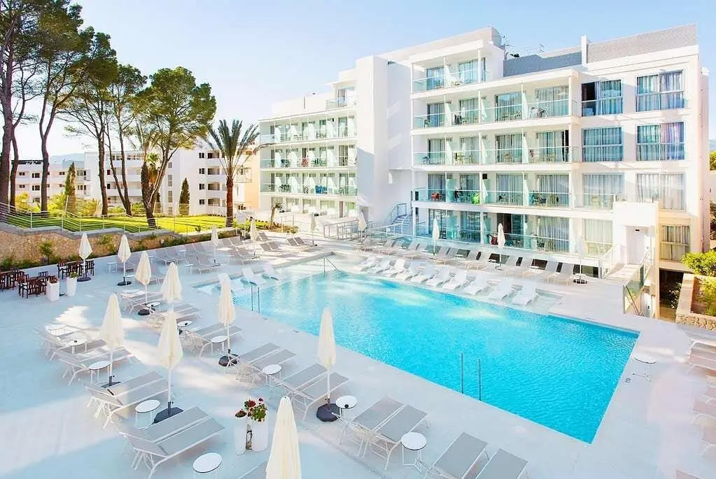 Basen w hotelu Reverence Life Hotel