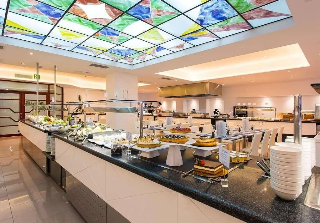 Restauracja i jedzenie w hotelu Reverence Life Hotel