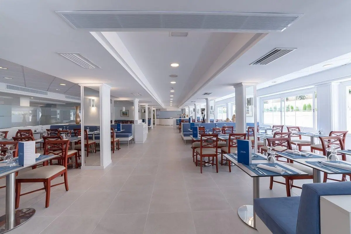 Restauracja i jedzenie w hotelu Reverence Life Hotel