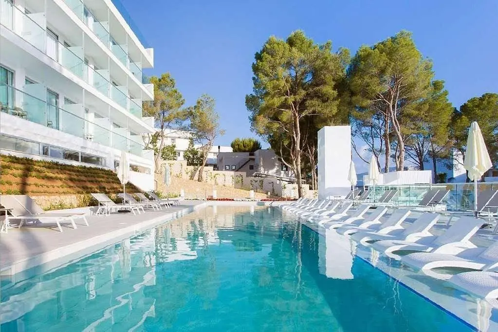Basen w hotelu Reverence Life Hotel